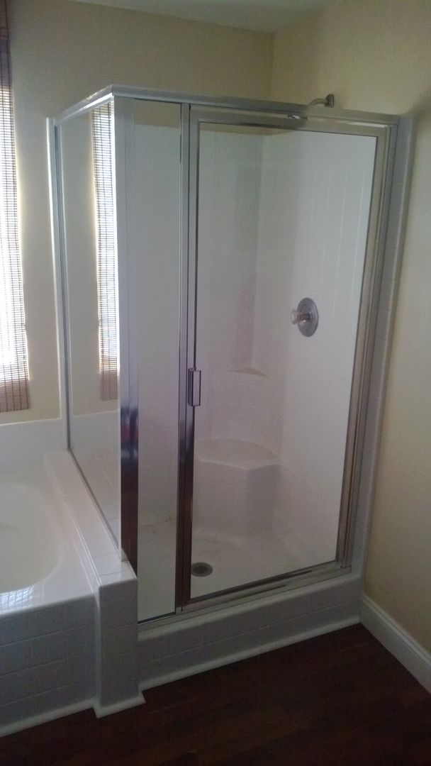 Shower Door 18